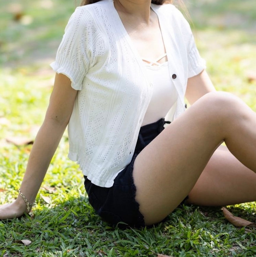 【現貨】T0184 春日人人適合系列 ☀️ 荷葉邊通花上衣